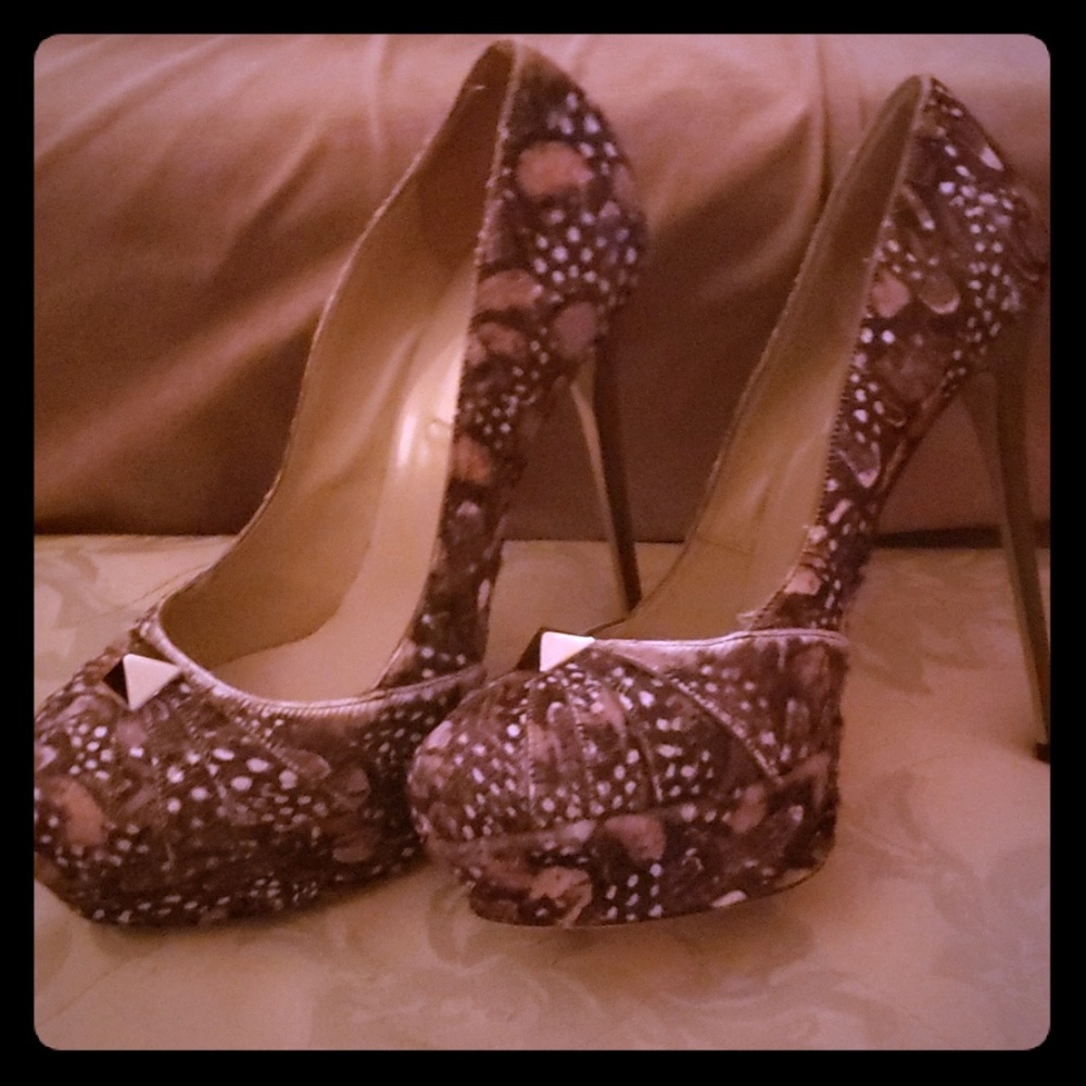 SOLD! Valentino Stilletos